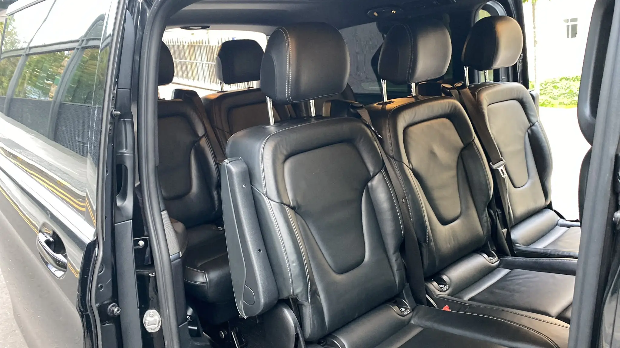 Rear seats in black leather with white stitching